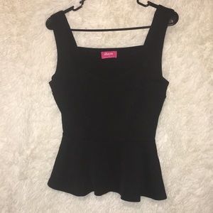 Super flattering black top- size L